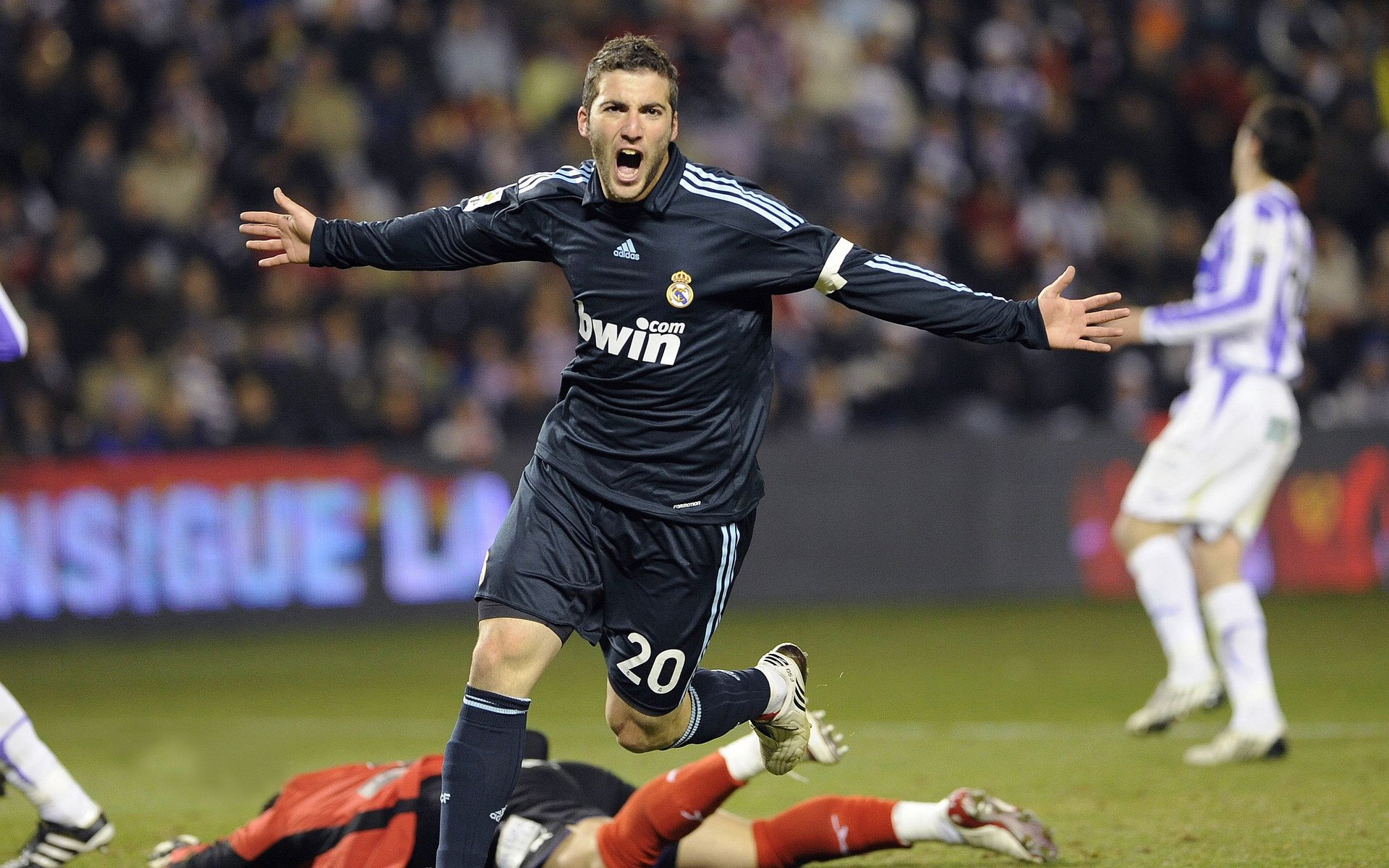 冠军梦的追逐：全景展望未来赛季，冠军梦图片